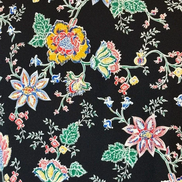 Banana Republic - Drapey Floral Long Sleeve V-Neck Blouse – Small - Picture 9 of 11